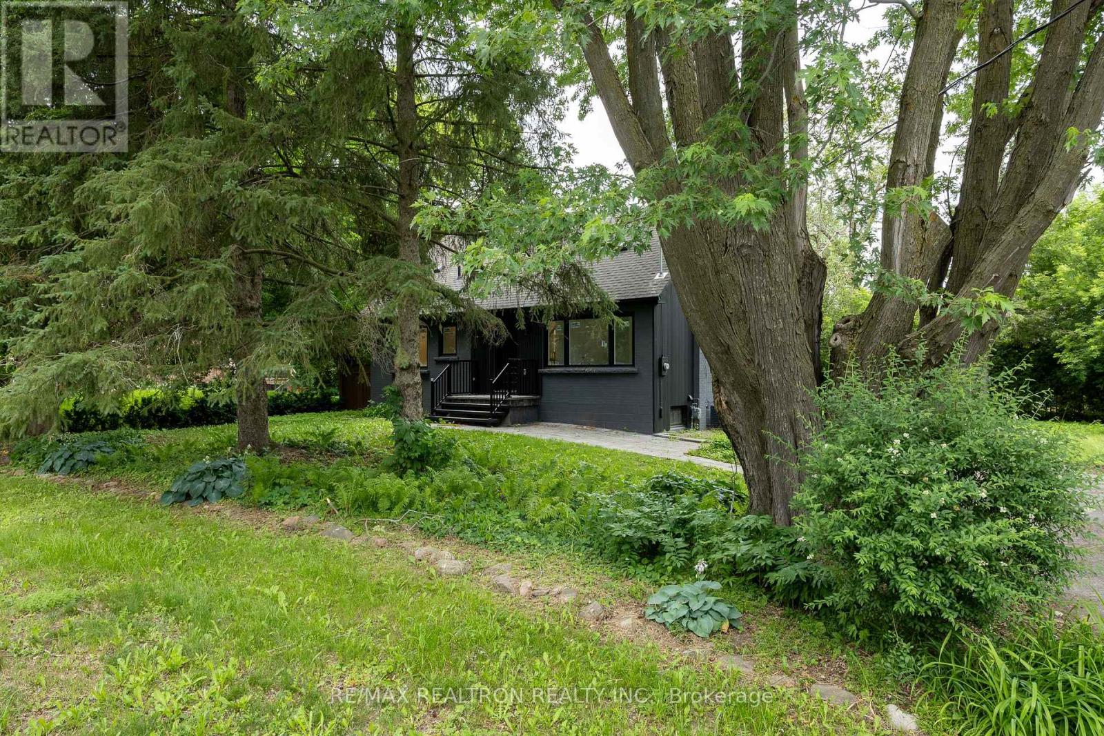 30 Morton Avenue, East Gwillimbury, Ontario  L0G 1V0 - Photo 3 - N13624232