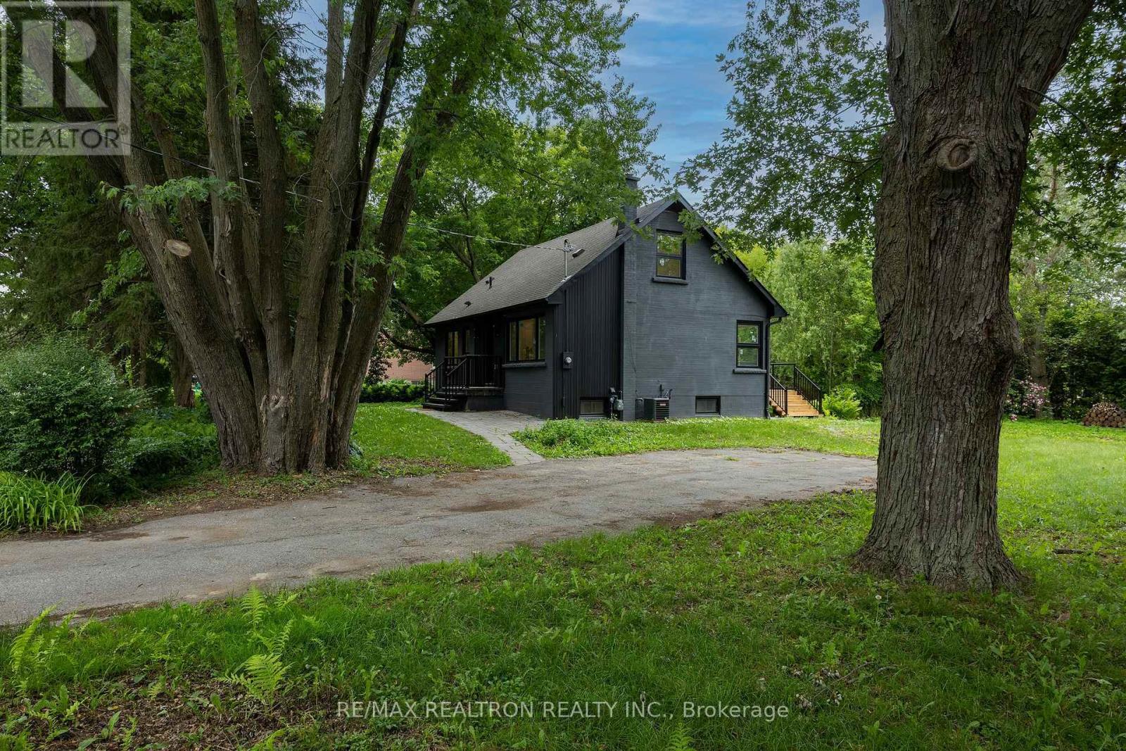 30 Morton Avenue, East Gwillimbury, Ontario  L0G 1V0 - Photo 4 - N13624232