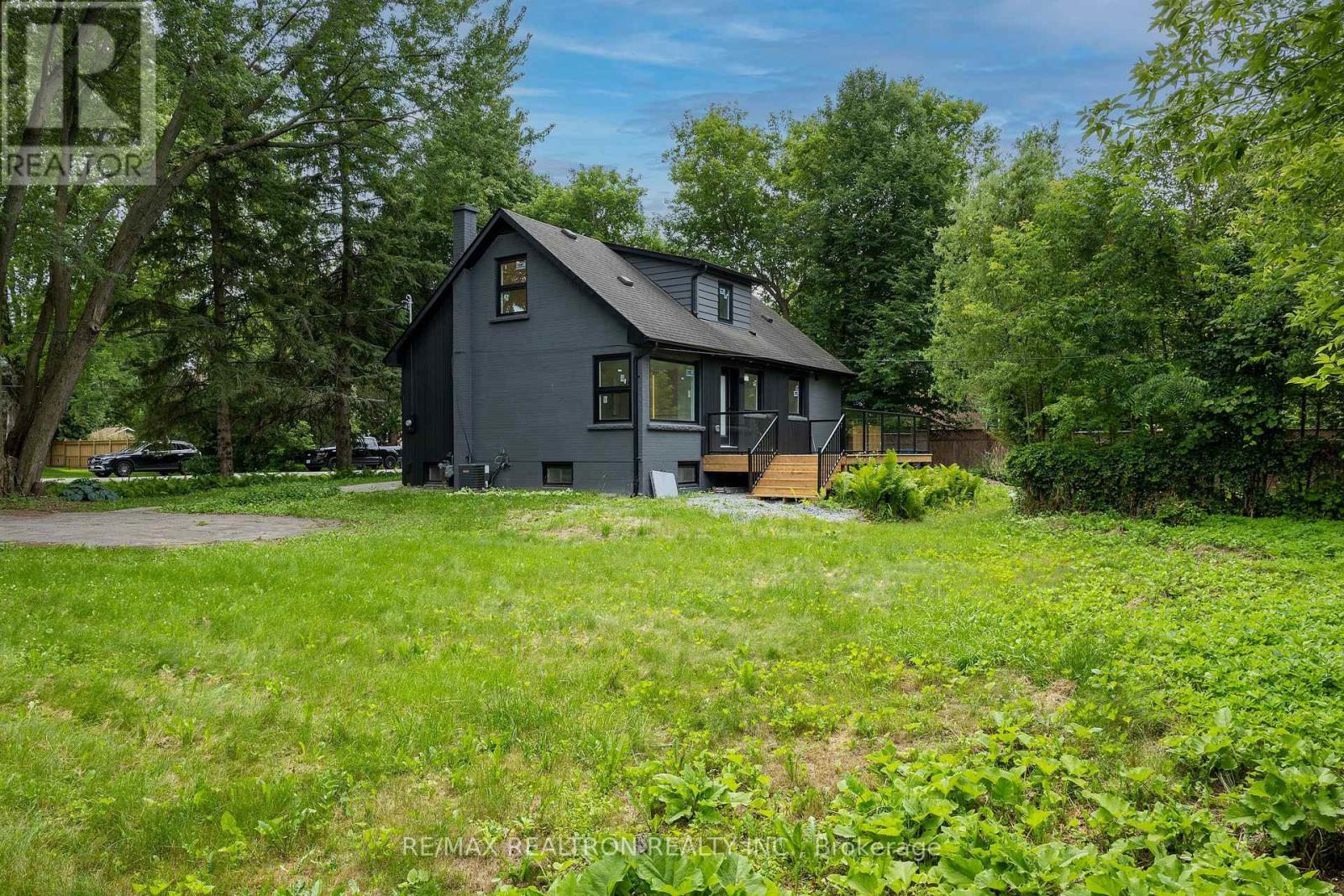 30 Morton Avenue, East Gwillimbury, Ontario  L0G 1V0 - Photo 7 - N13624232