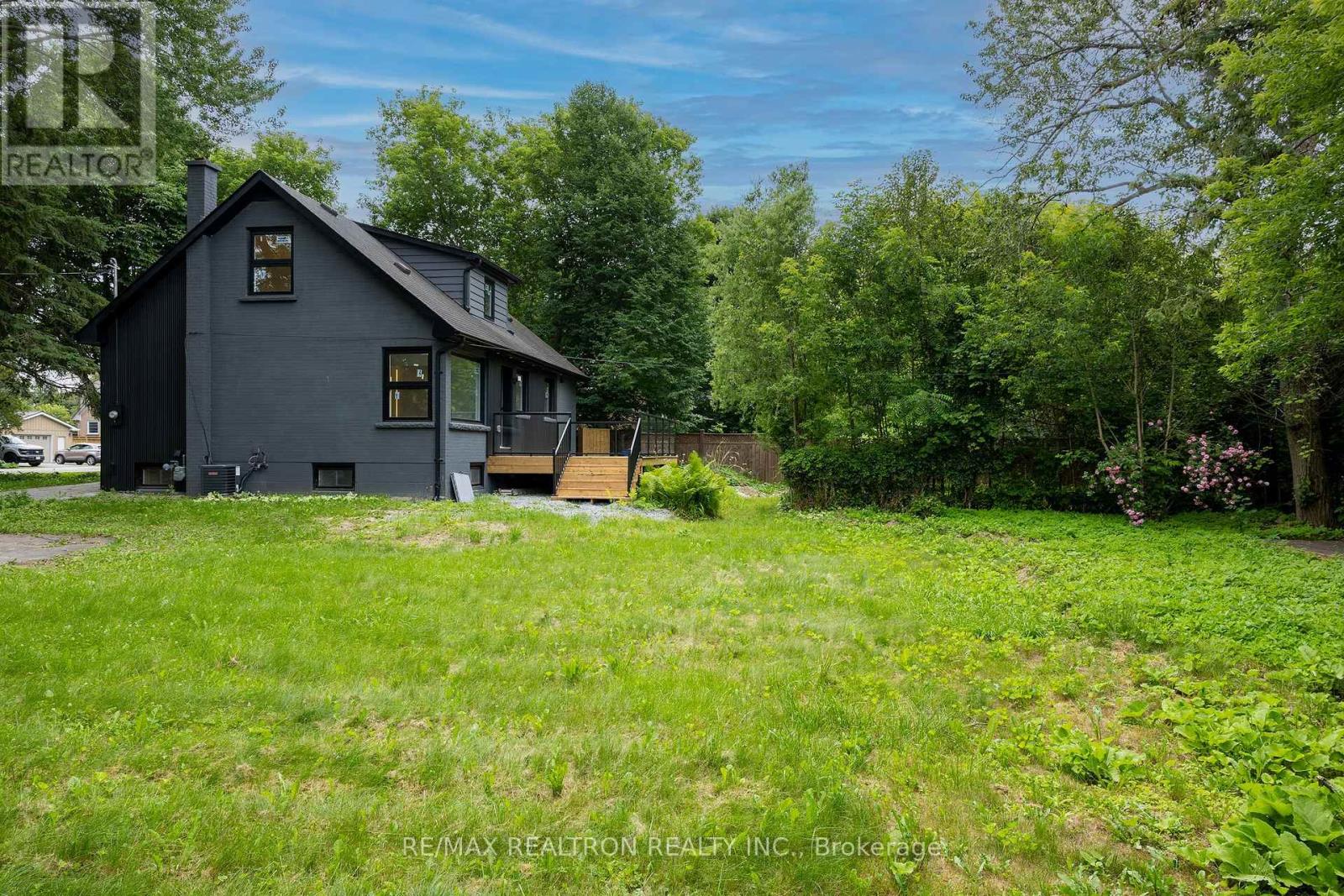 30 Morton Avenue, East Gwillimbury, Ontario  L0G 1V0 - Photo 8 - N13624232