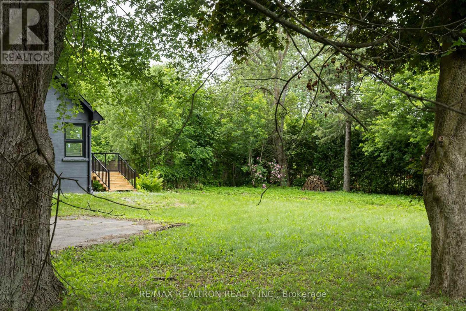30 Morton Avenue, East Gwillimbury, Ontario  L0G 1V0 - Photo 6 - N13624232