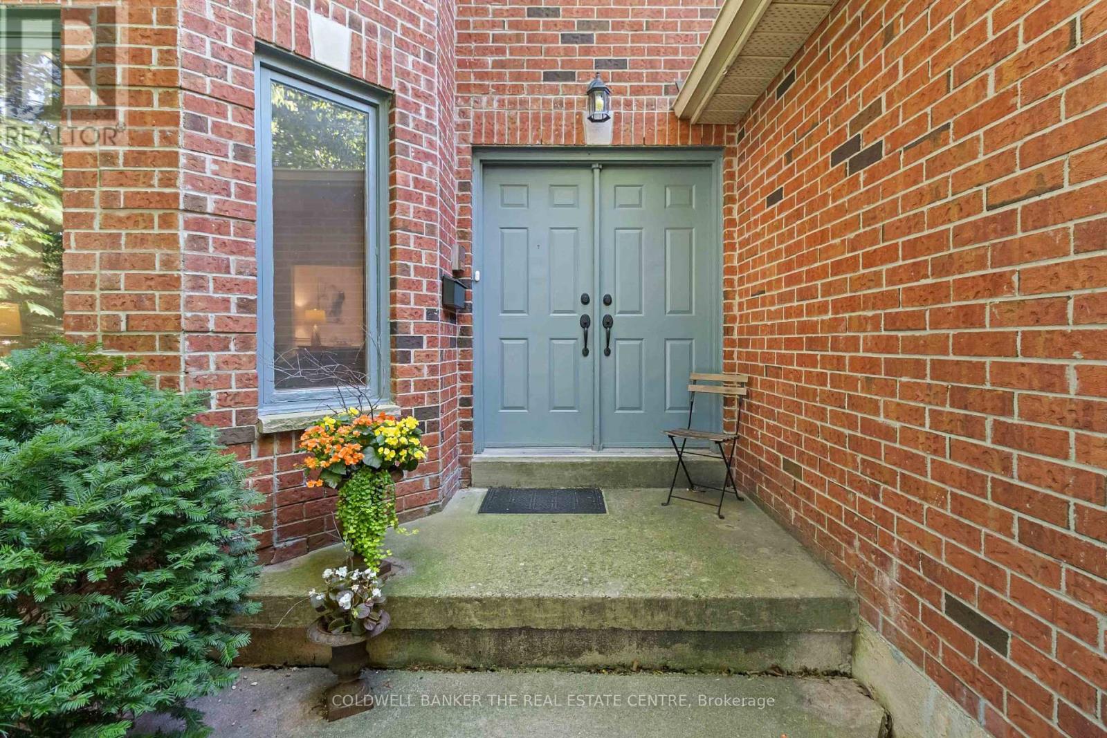 2040 Markle Drive, Oakville, Ontario  L6H 3T3 - Photo 3 - W13627876