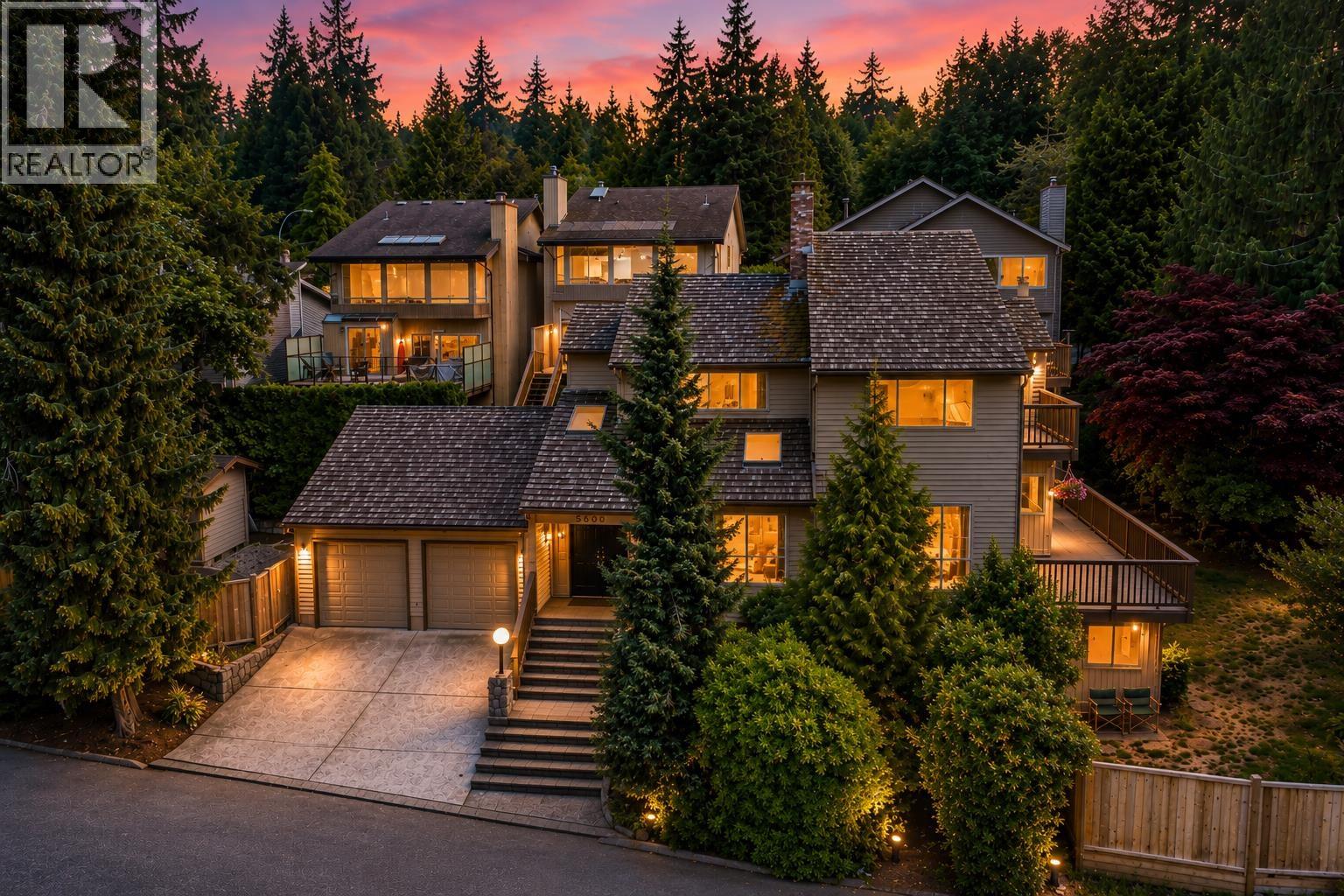 5600 GROUSEWOODS PLACE, North Vancouver, British Columbia