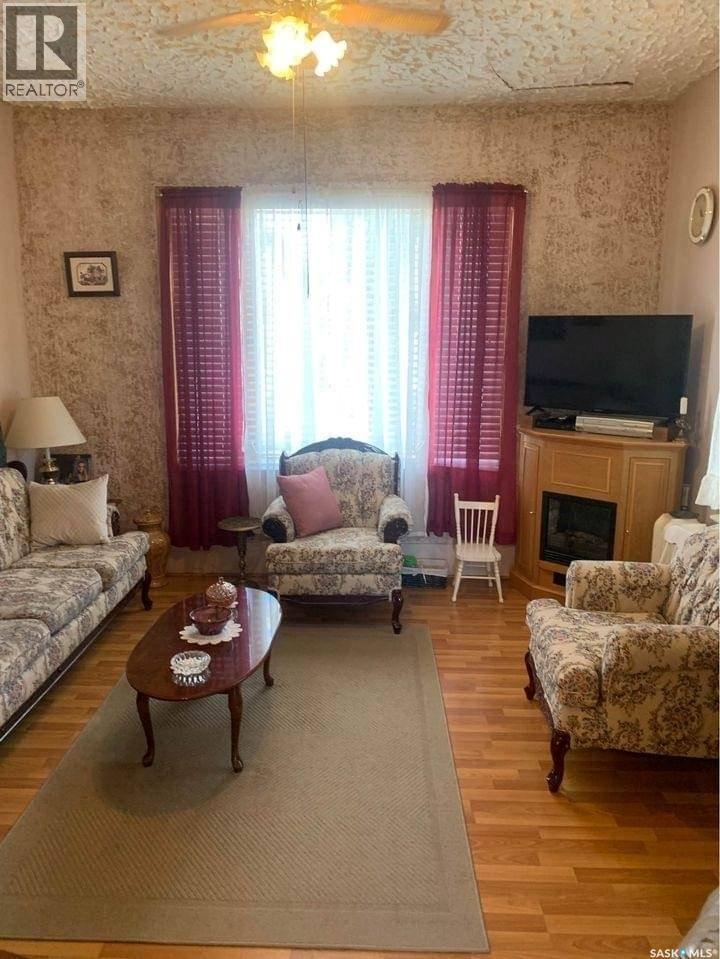 830 Main Street, Holdfast, Saskatchewan S0G 0E3 - Photo 3 - SK044242