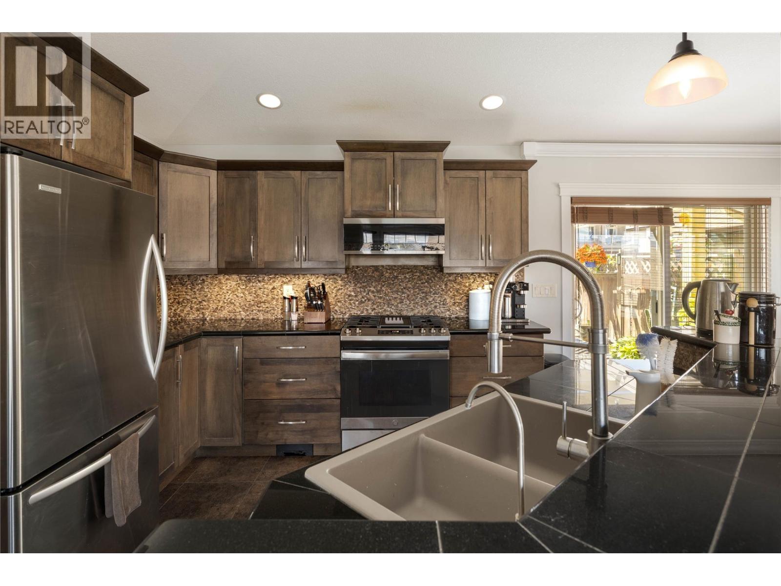 927 Mt. Grady Close, Vernon, British Columbia  V1B 4B6 - Photo 7 - 10396308