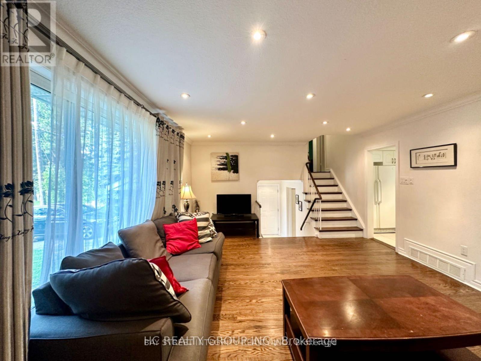 35 LAILEY CRESCENT, Toronto, Ontario