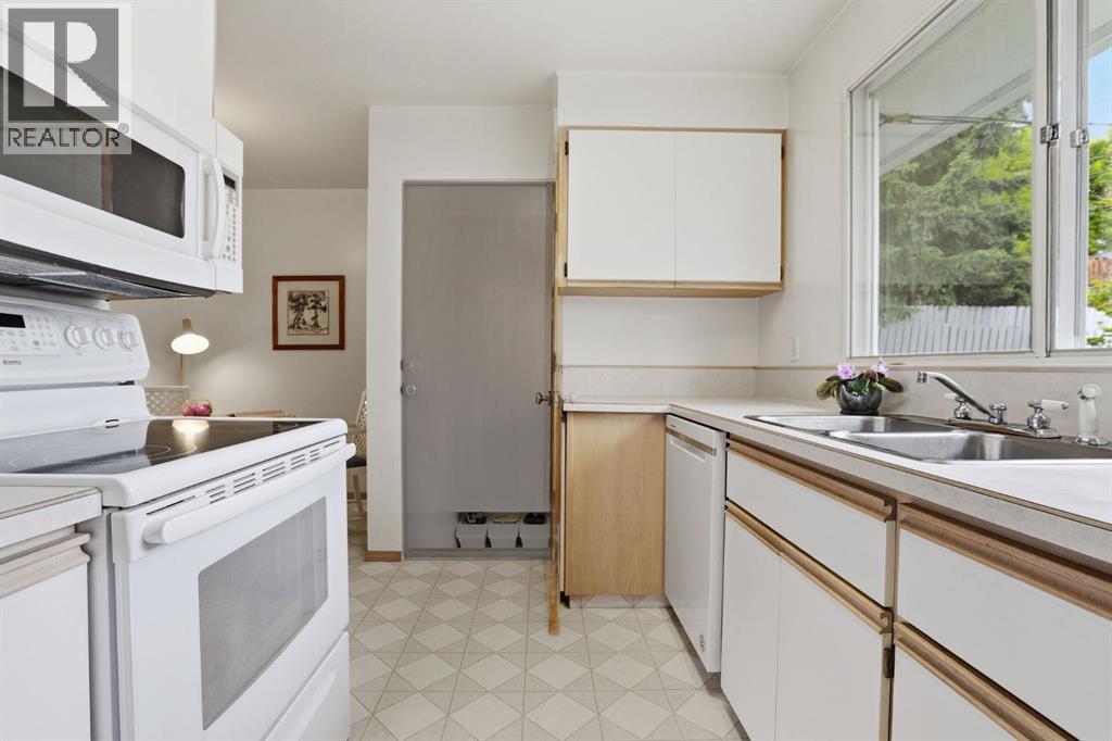 908 30 Avenue NW, Calgary, Alberta  T2K 0A1 - Photo 14 - A2332469