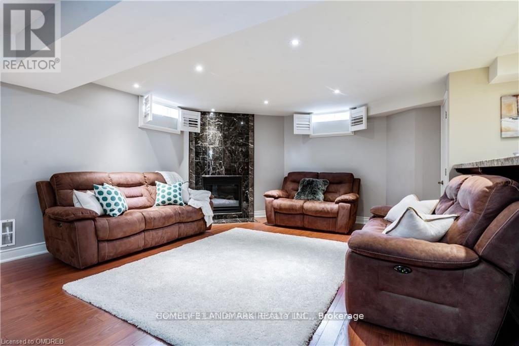 2384 Parkglen Avenue, Oakville, Ontario  L6M 4Y5 - Photo 3 - W13627962