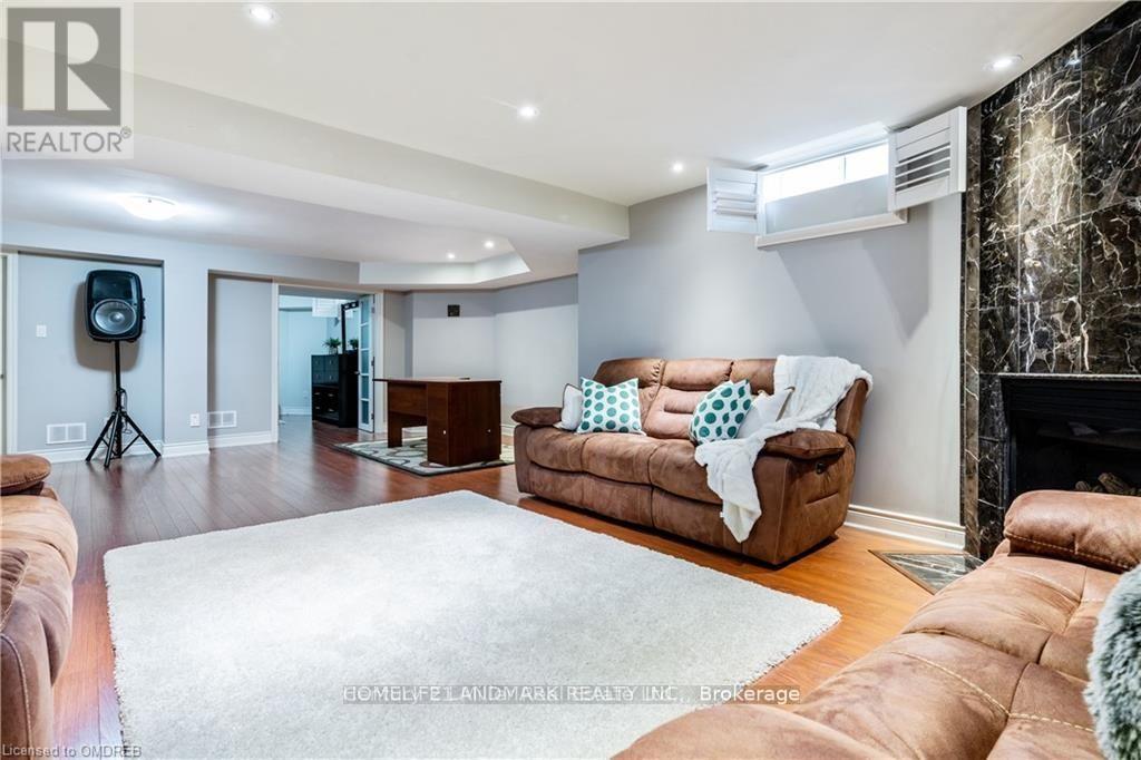 2384 Parkglen Avenue, Oakville, Ontario  L6M 4Y5 - Photo 4 - W13627962