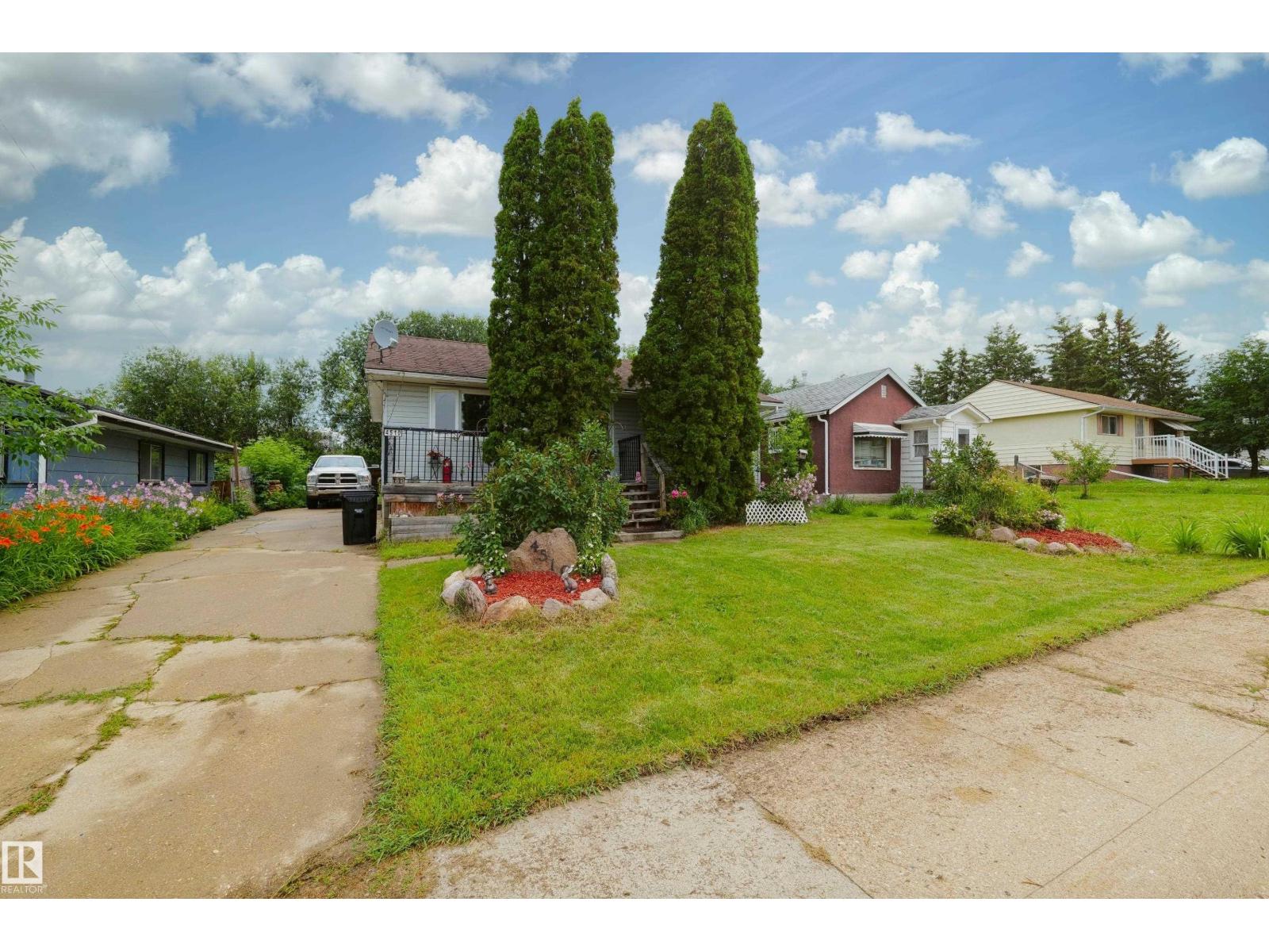 4510 55 Avenue, Barrhead, Alberta  T7N 1K1 - Photo 2 - E4501731