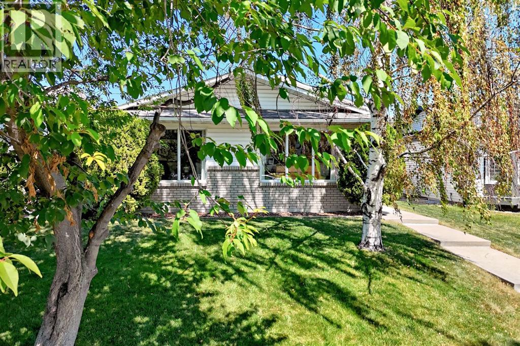 91 Templehill Drive NE, Calgary, Alberta  T1Y 4C4 - Photo 3 - A2332353
