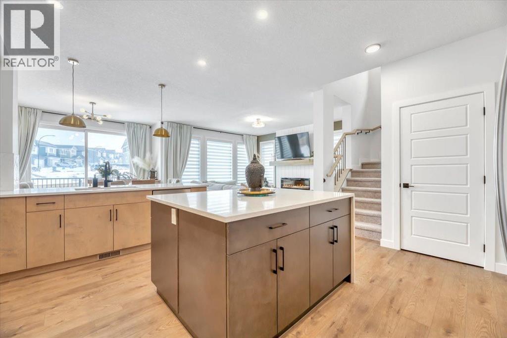 77 Versant Point SW, Calgary, Alberta  T2Z 0Z5 - Photo 7 - A2333907