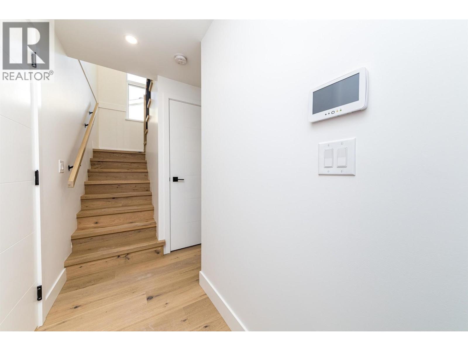 5447 Killarney Street, Vancouver, British Columbia  V5R 3W3 - Photo 5 - R3151782