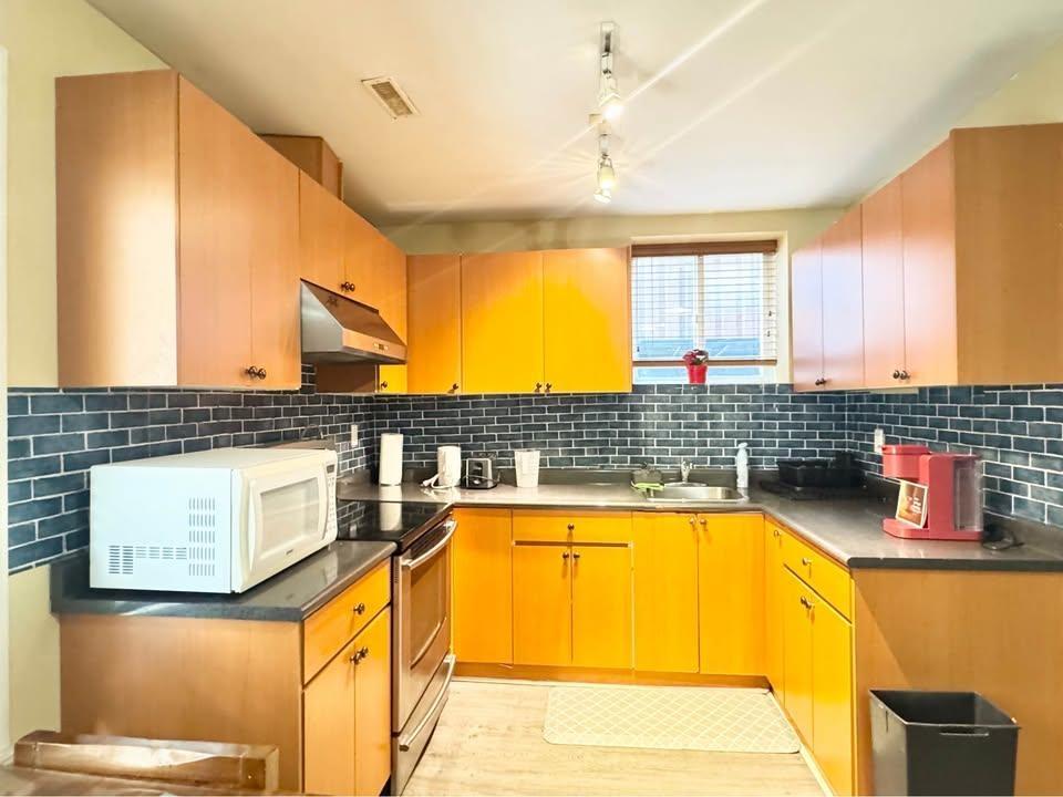 Basement 159xx 89a Avenue, Surrey, British Columbia  V4V 5M2 - Photo 2 - R3151806