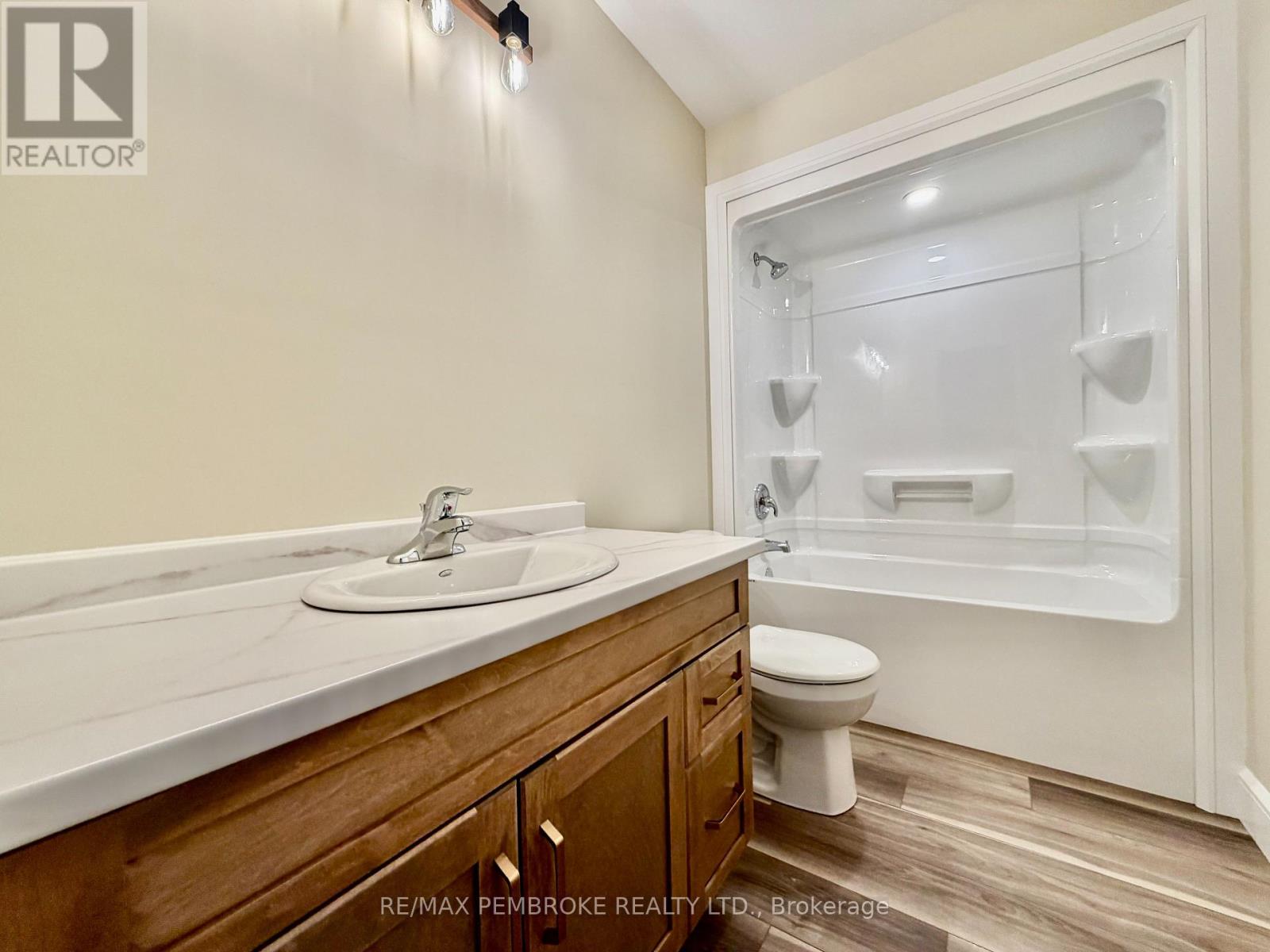 13 Eddy Crescent, Pembroke, Ontario  K8A 0M1 - Photo 11 - X13628046