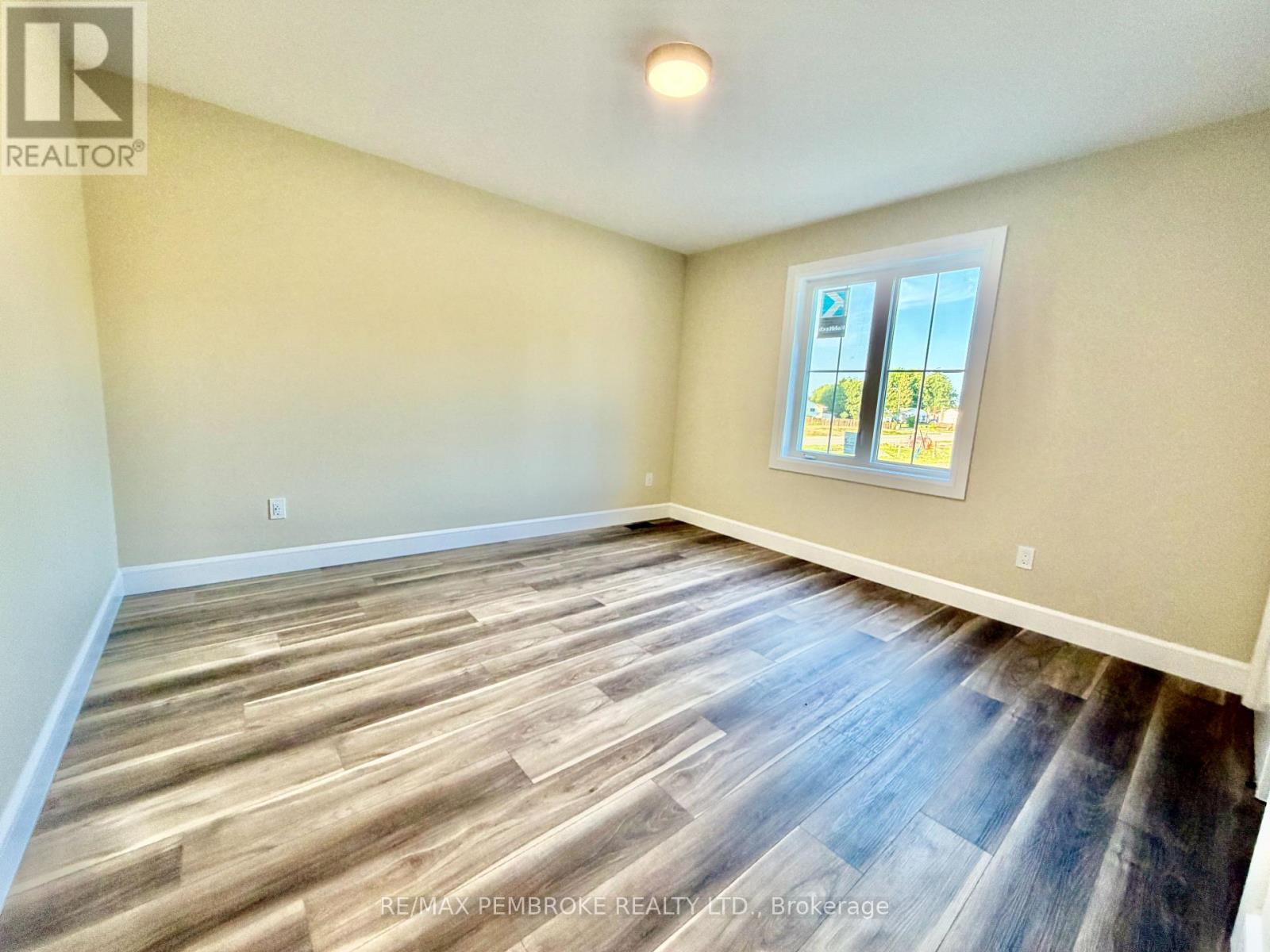 13 Eddy Crescent, Pembroke, Ontario  K8A 0M1 - Photo 12 - X13628046