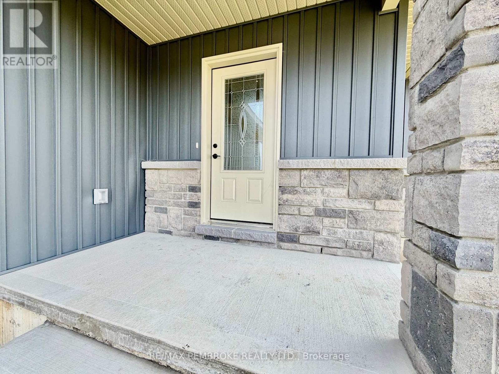 13 Eddy Crescent, Pembroke, Ontario  K8A 0M1 - Photo 2 - X13628046