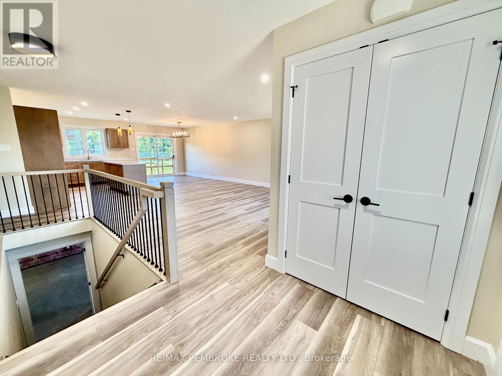 13 Eddy Crescent, Pembroke, Ontario  K8A 0M1 - Photo 3 - X13628046