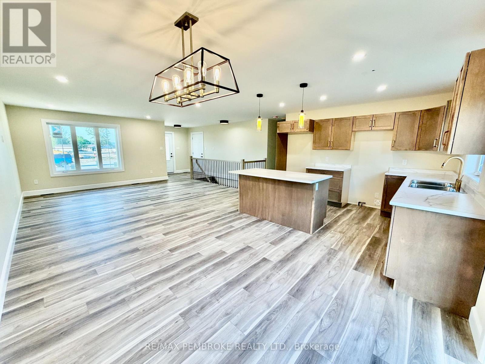 13 Eddy Crescent, Pembroke, Ontario  K8A 0M1 - Photo 7 - X13628046