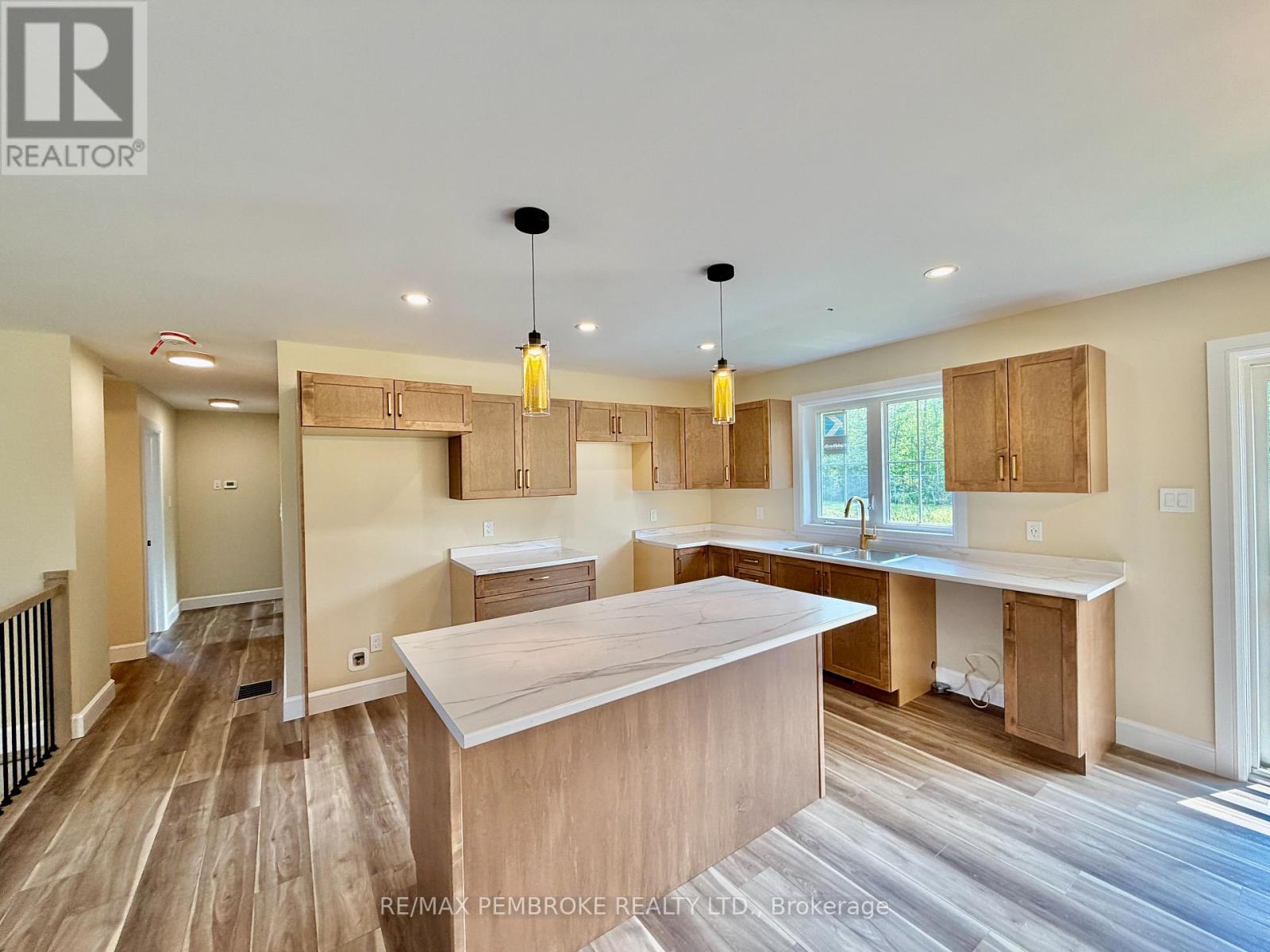 13 Eddy Crescent, Pembroke, Ontario  K8A 0M1 - Photo 8 - X13628046