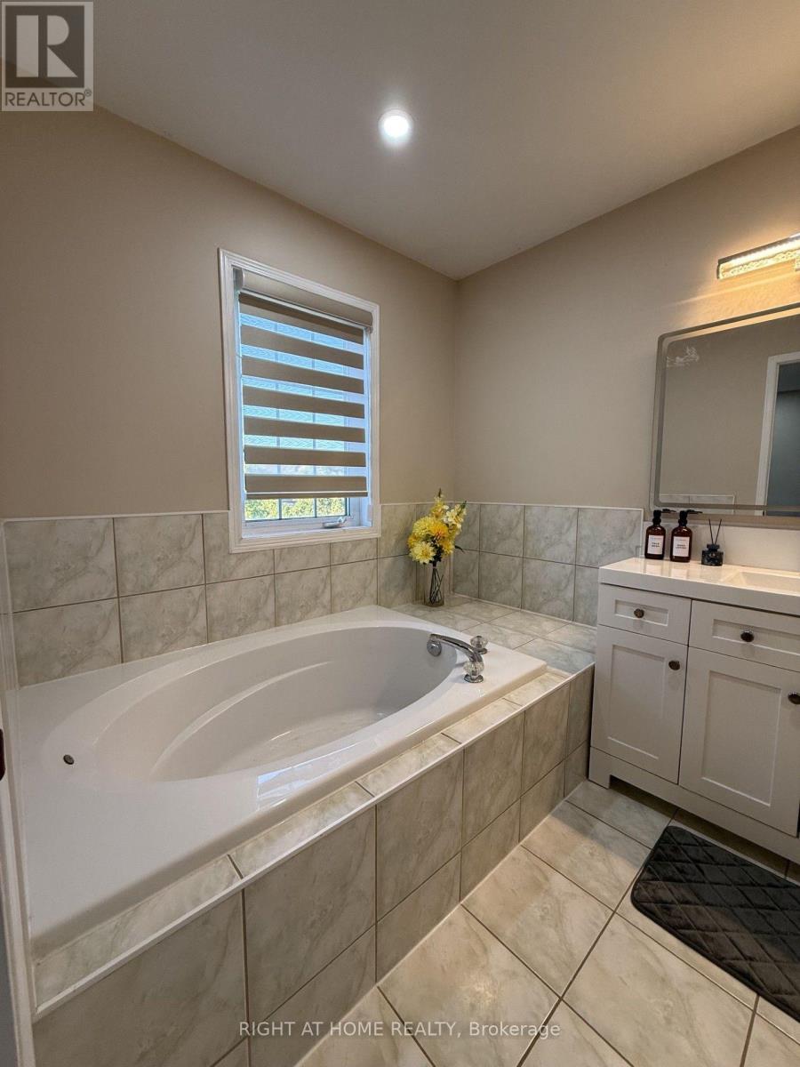 5986 Long Valley Road, Mississauga, Ontario  L5M 6K4 - Photo 10 - W13623774