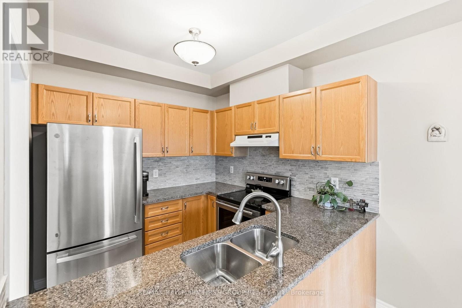 116 Riverlands Avenue, Markham, Ontario  L6B 1B6 - Photo 13 - N13424008