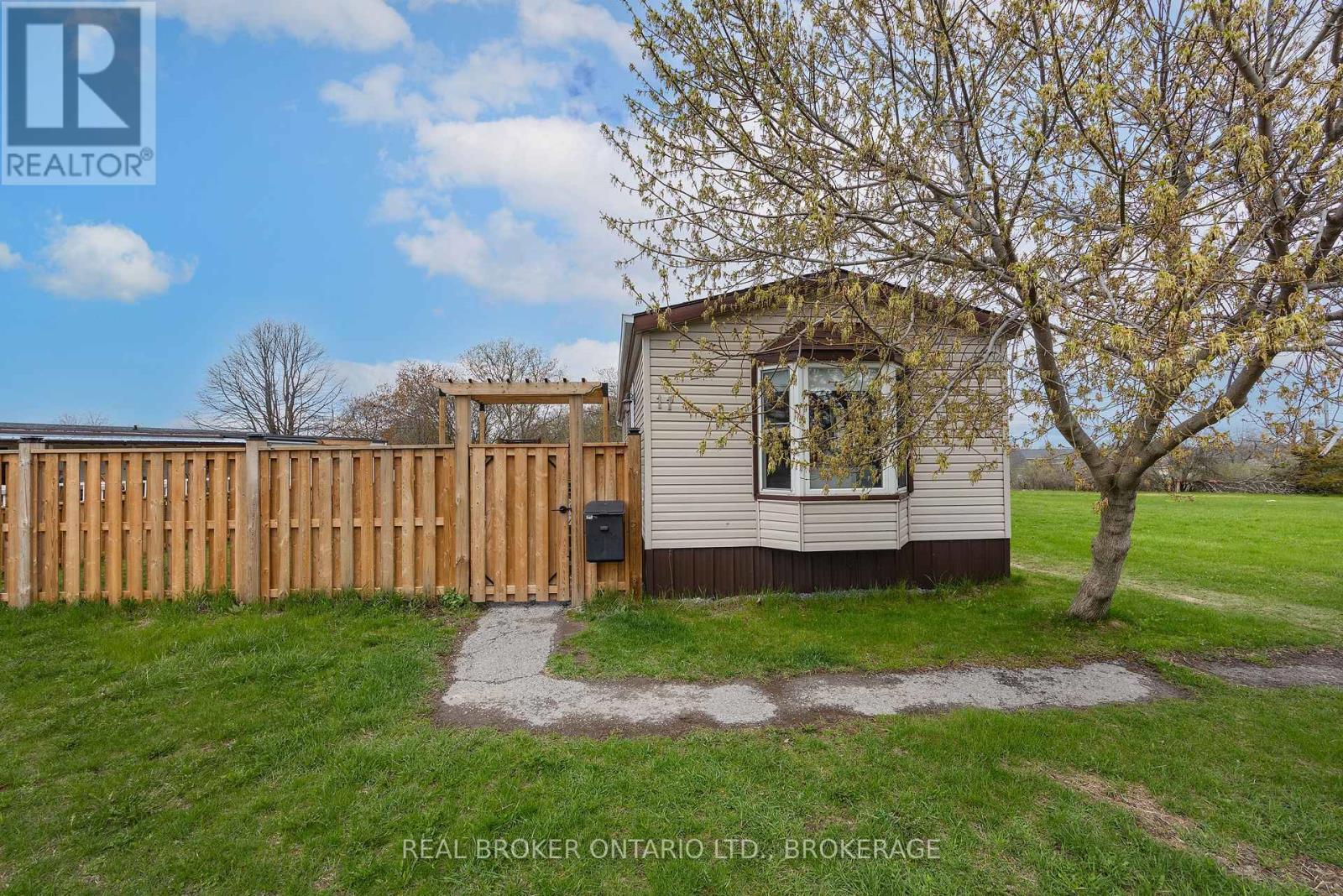 11 Hermes Drive, Kingston, Ontario  K7K 5T3 - Photo 2 - X13628050