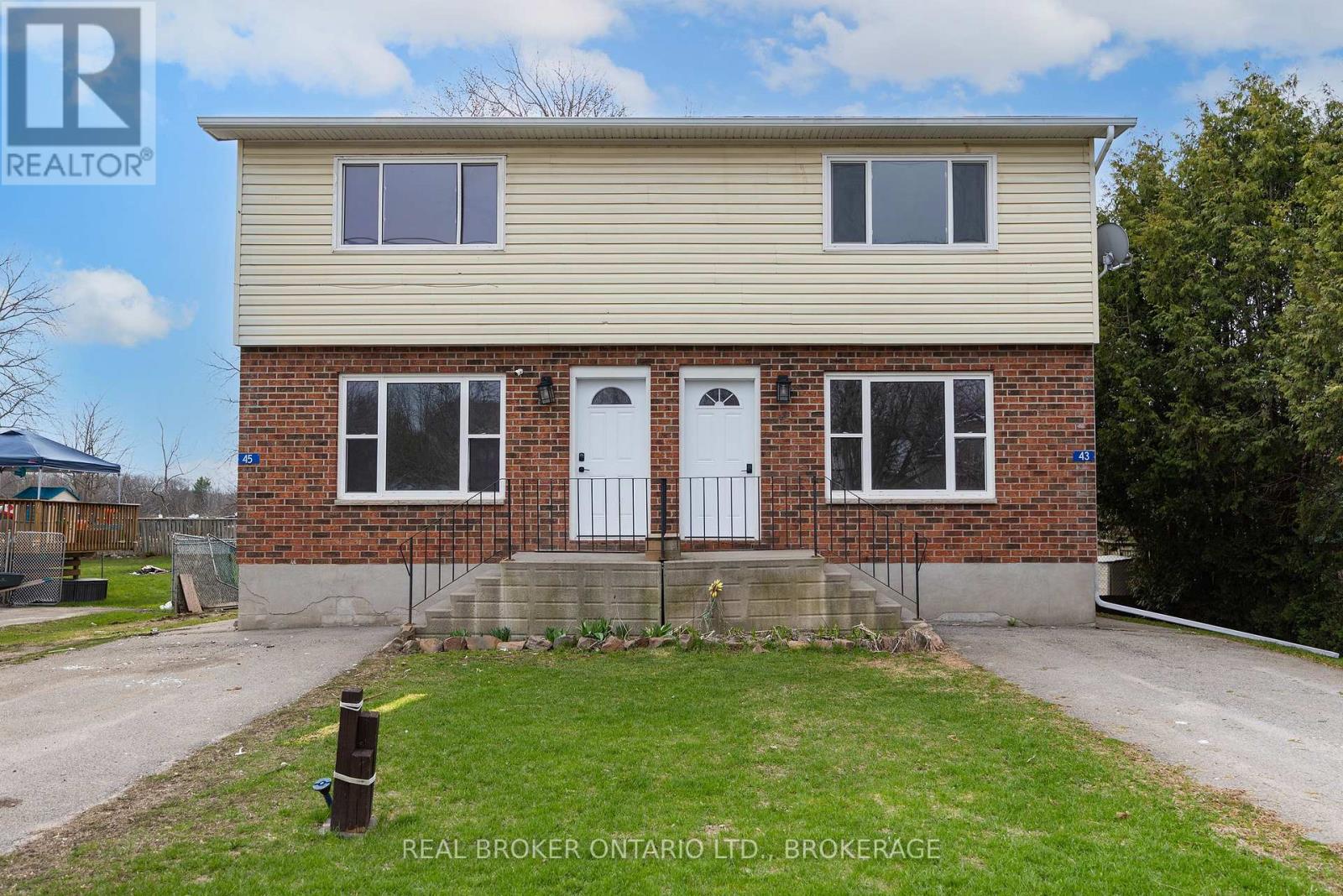 43-45 Railway Street, Lansdowne Village, Ontario K0E 1L0 - Photo 2 - X13628058