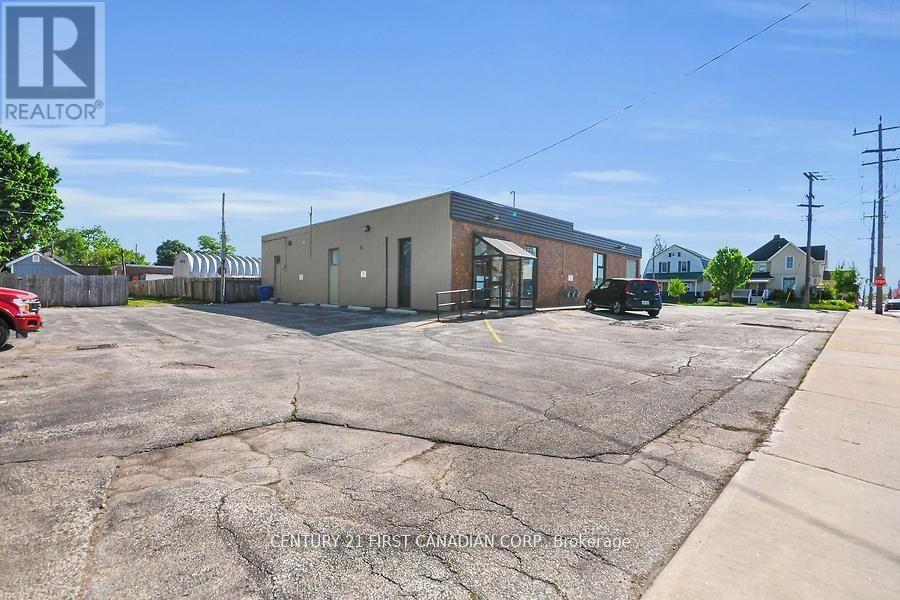 120 Vidal Street N, Sarnia, Ontario N7T 5X5 - Photo 4 - X13628034