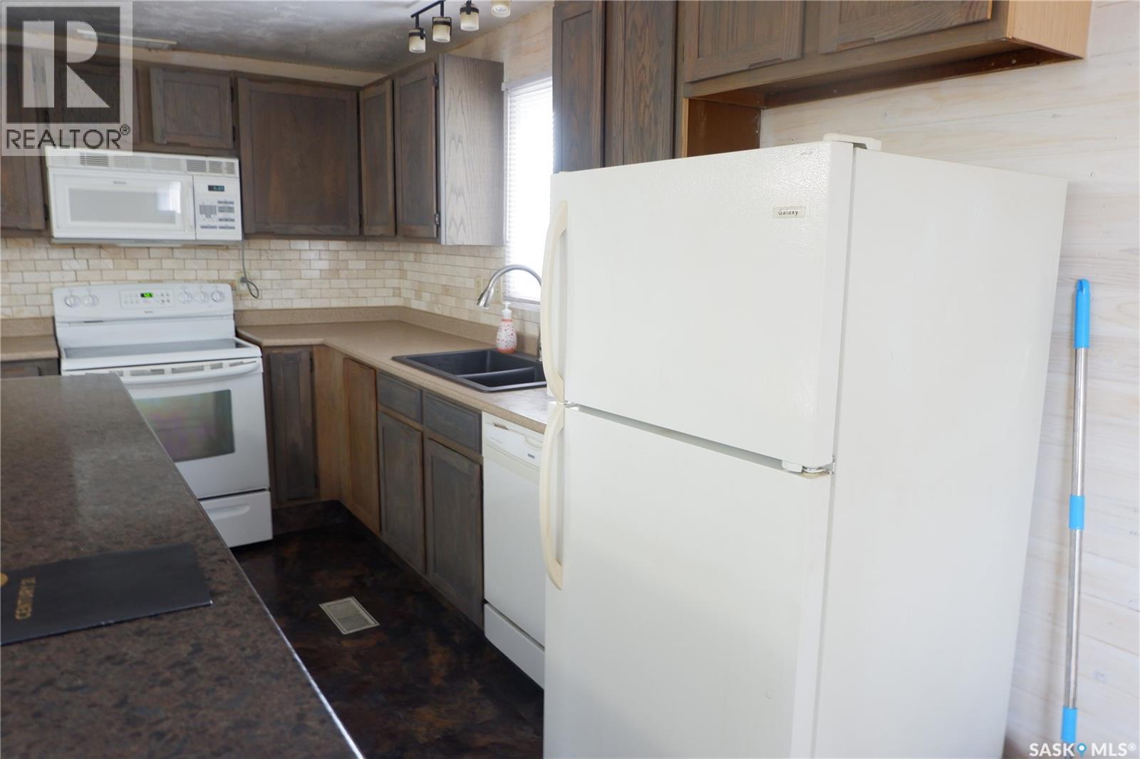 67 Sunrise Estates, Assiniboia, Saskatchewan  S0H 0B0 - Photo 3 - SK044266