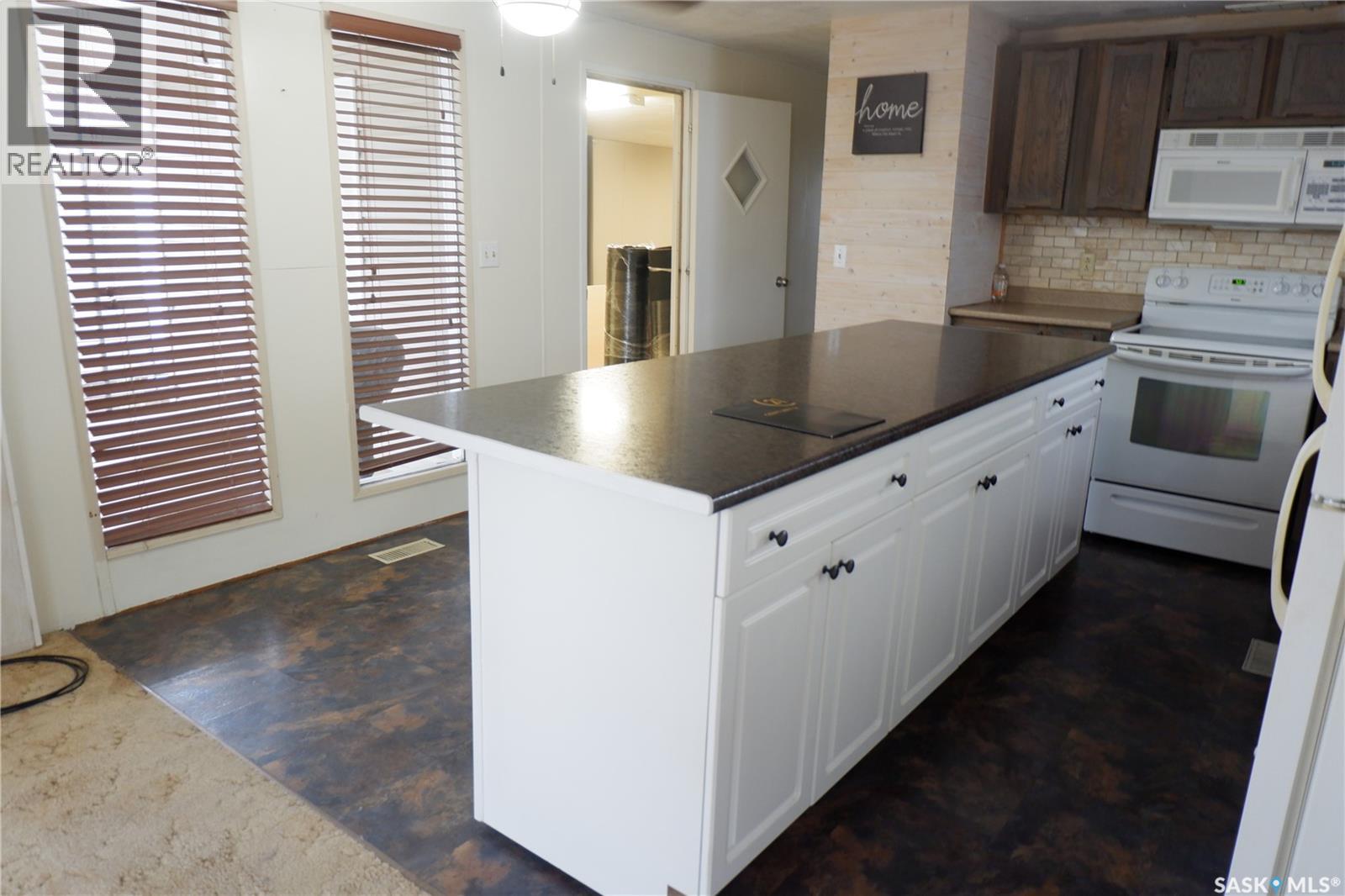 67 Sunrise Estates, Assiniboia, Saskatchewan  S0H 0B0 - Photo 4 - SK044266