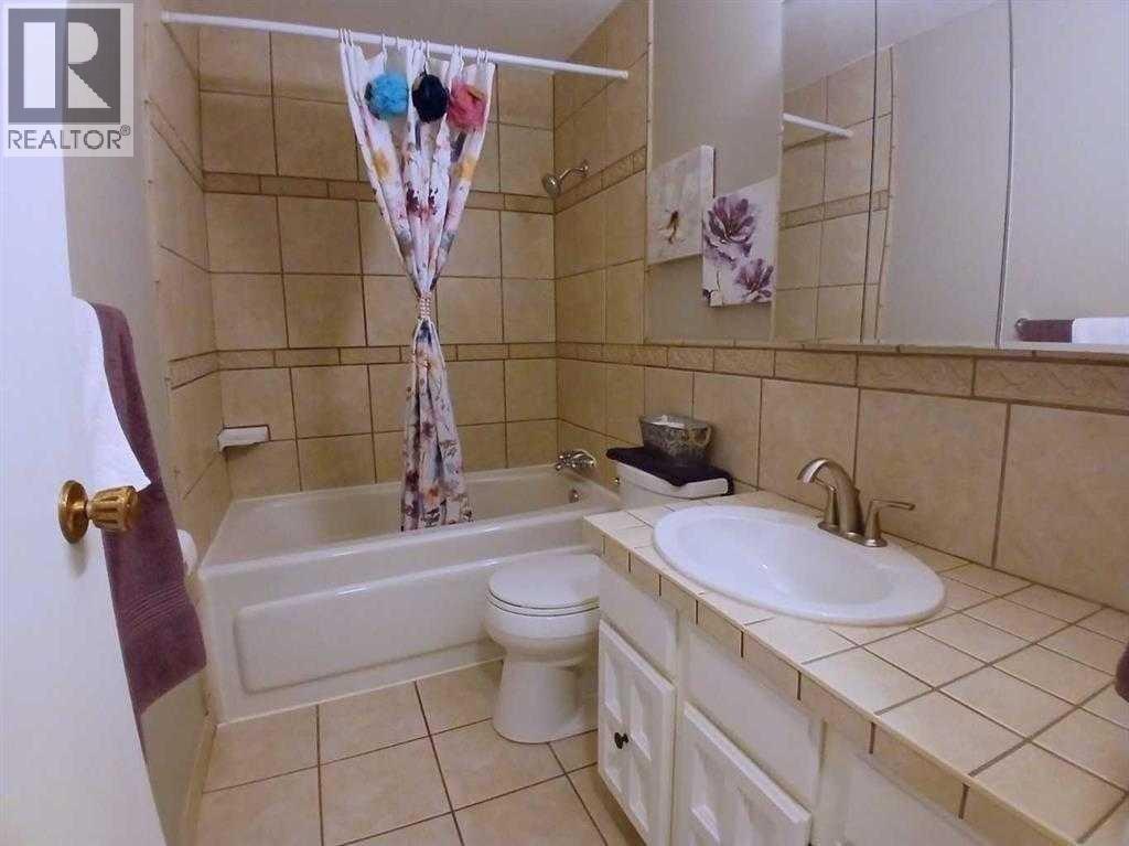 3808 49a Avenue, Innisfail, Alberta  T4G 1J2 - Photo 11 - A2333181