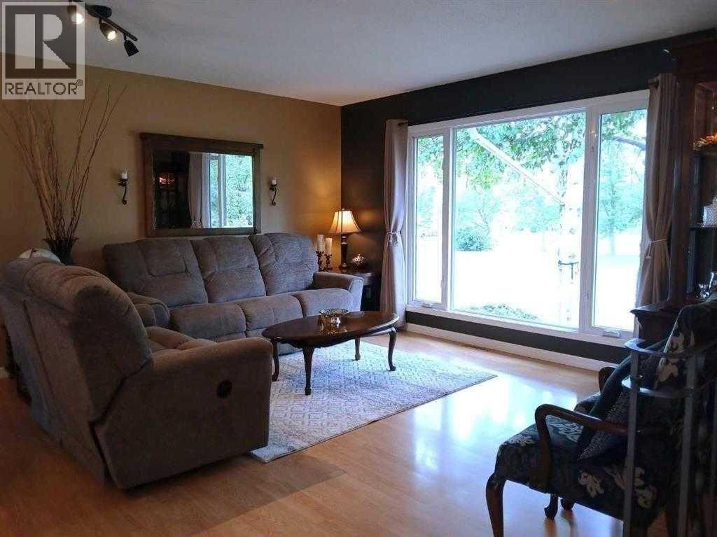 3808 49a Avenue, Innisfail, Alberta  T4G 1J2 - Photo 5 - A2333181