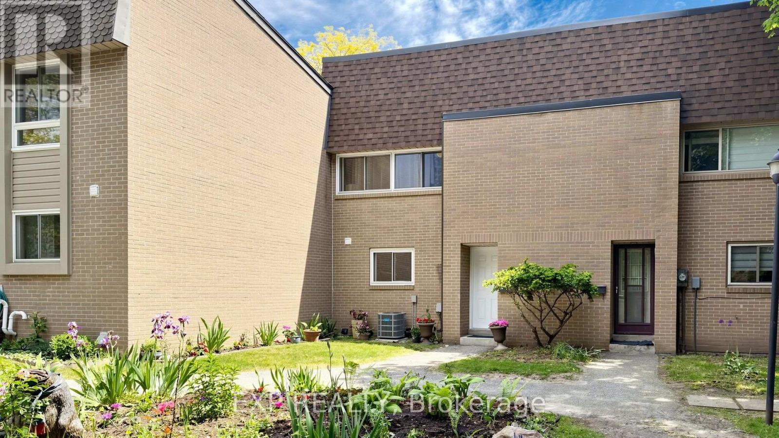 1235 Radom Street, Pickering, Ontario  L1W 1J3 - Photo 2 - E13616572