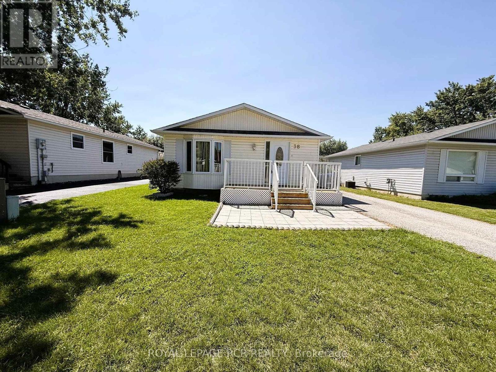 38 Royal Oak Drive, Innisfil, Ontario L0L 1L0 - Photo 2 - N13628114