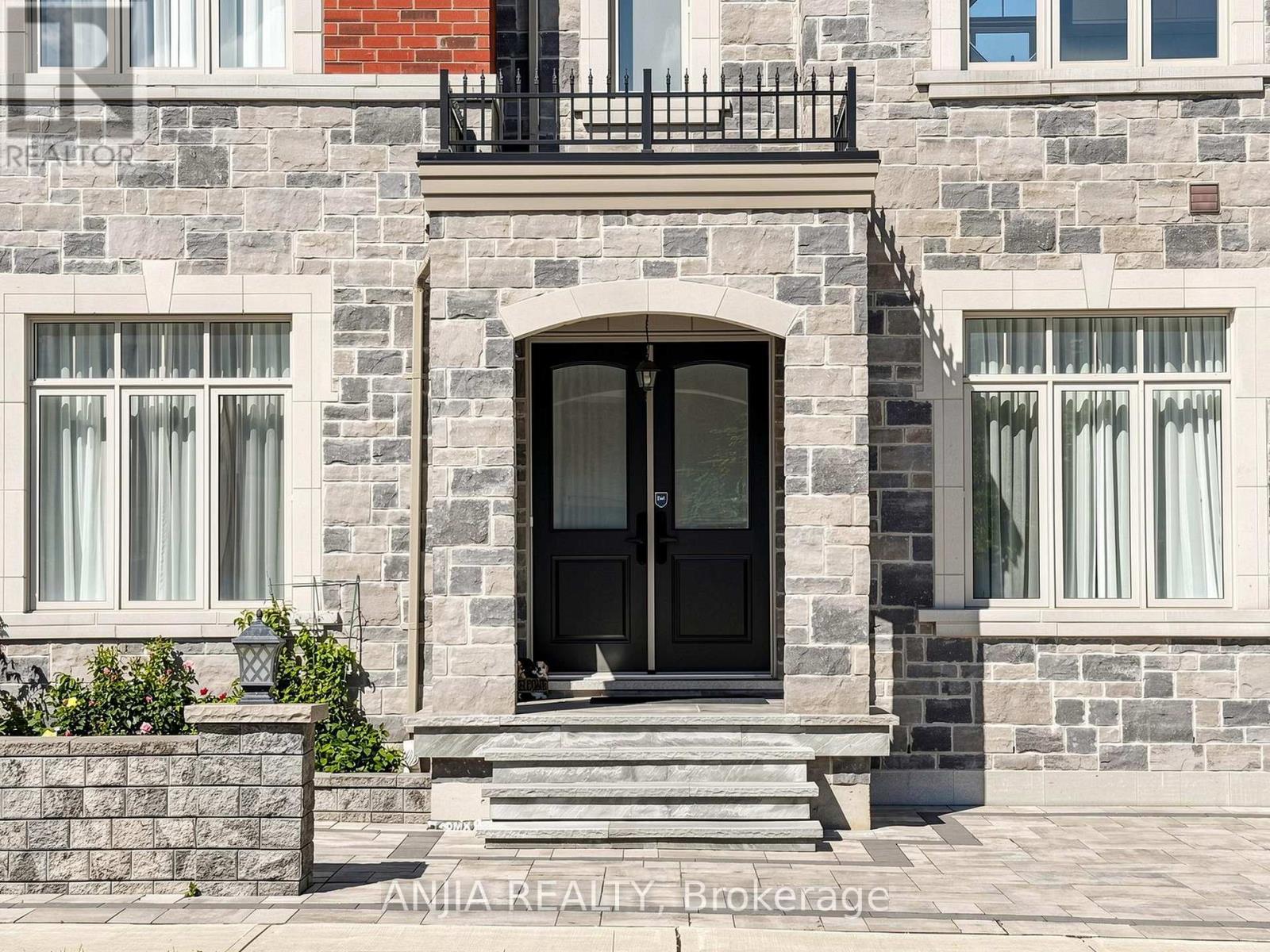 67 Keatley Drive, Vaughan, Ontario  L6A 4Y3 - Photo 2 - N13628116