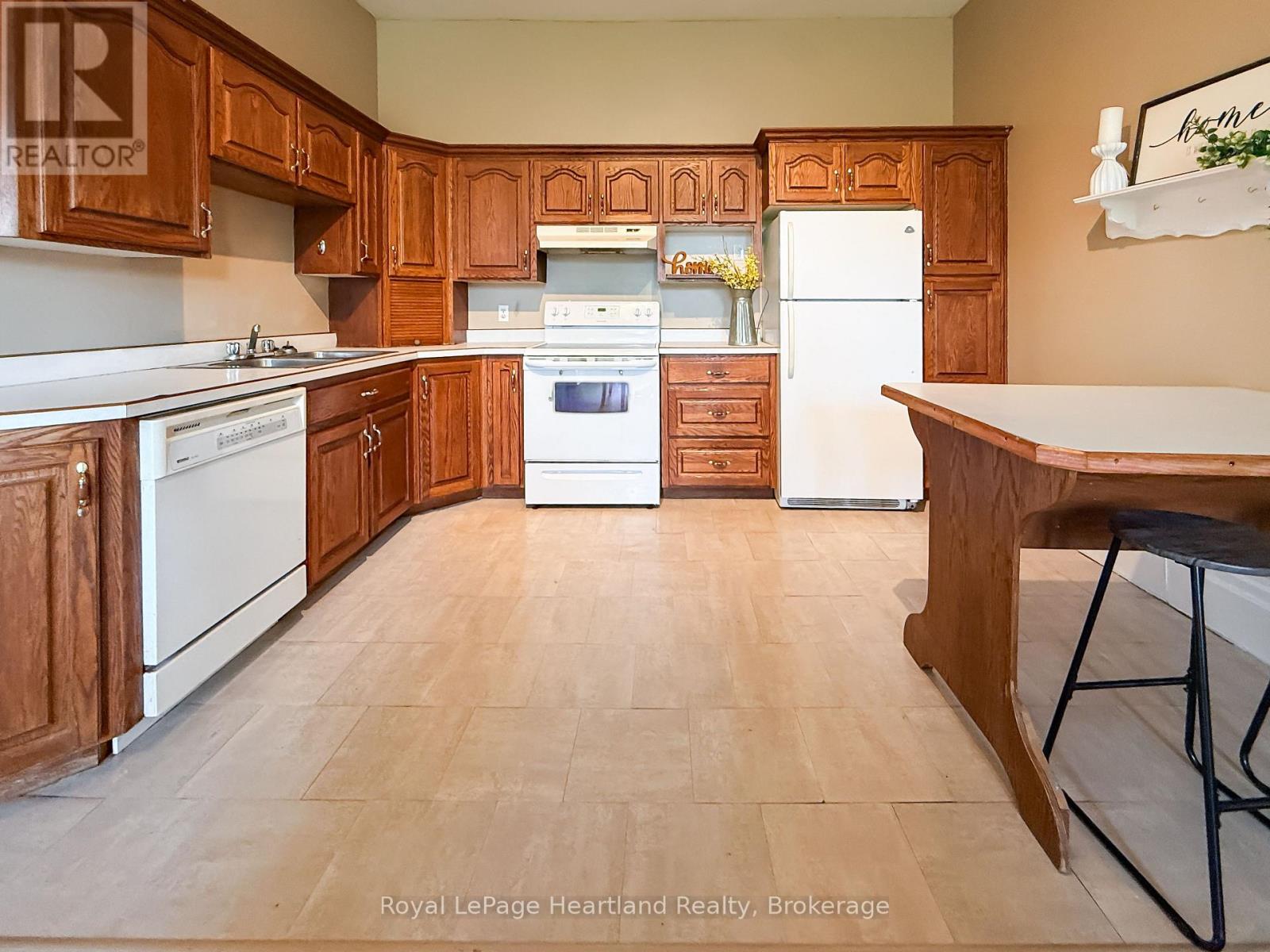 190 Albert Street, Central Huron, Ontario  N0M 1L0 - Photo 4 - X13628084