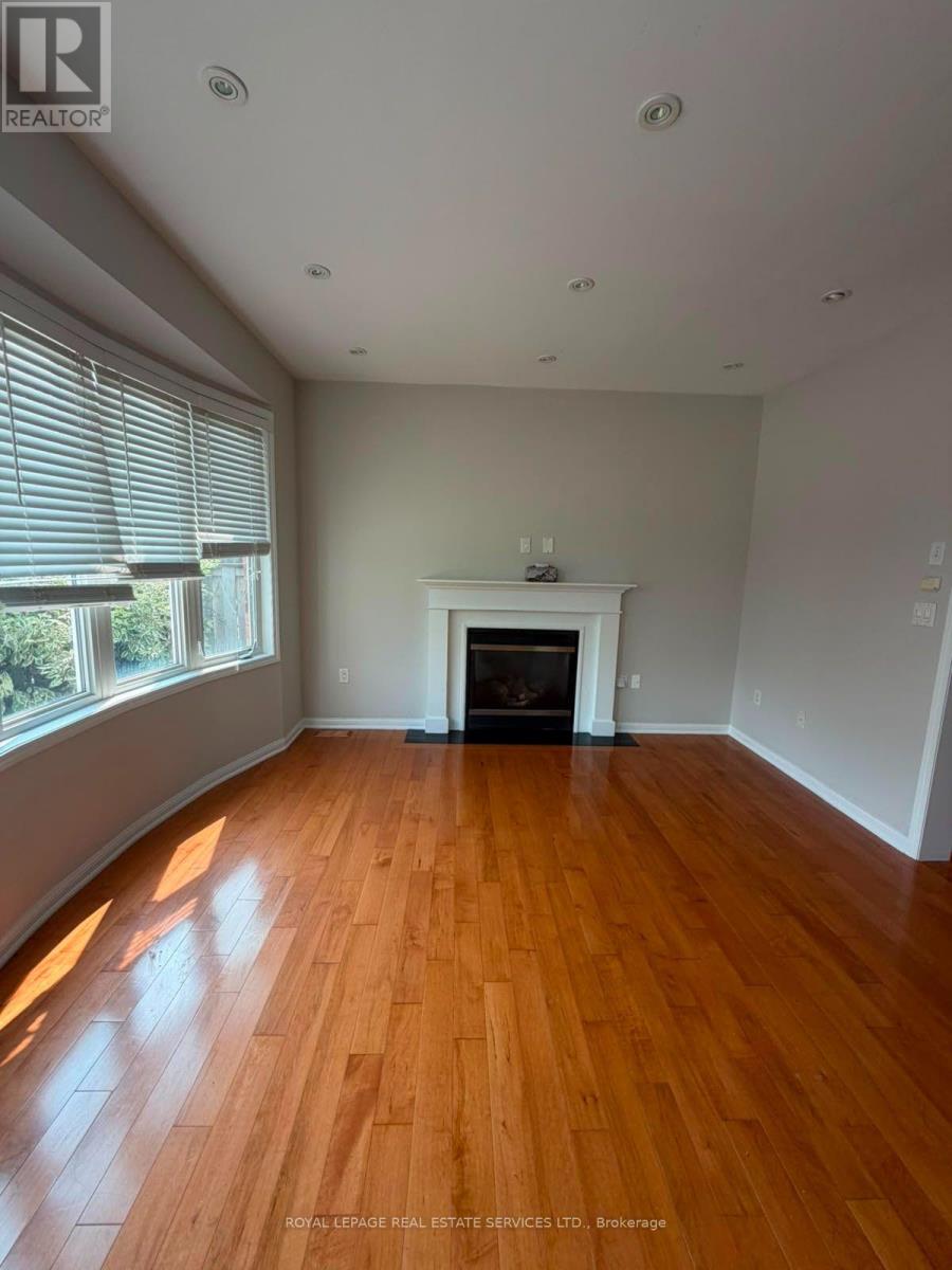 697 Scott Boulevard, Milton, Ontario  L9T 0X9 - Photo 2 - W13608032