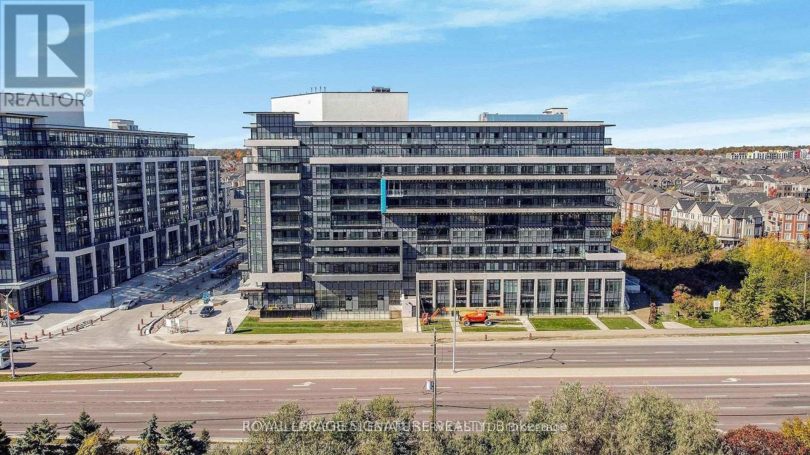 820 - 395 DUNDAS STREET, Oakville, Ontario