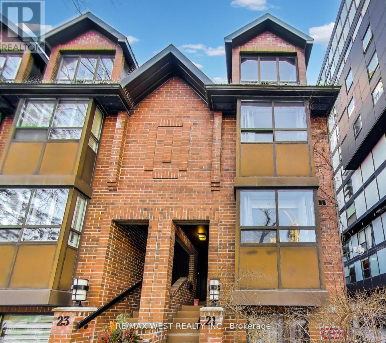 21 DUNDONALD STREET, Toronto, Ontario