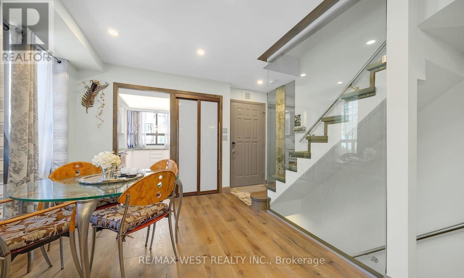 21 Dundonald Street, Toronto, Ontario M4Y 1K3 - Photo 2 - C13628142