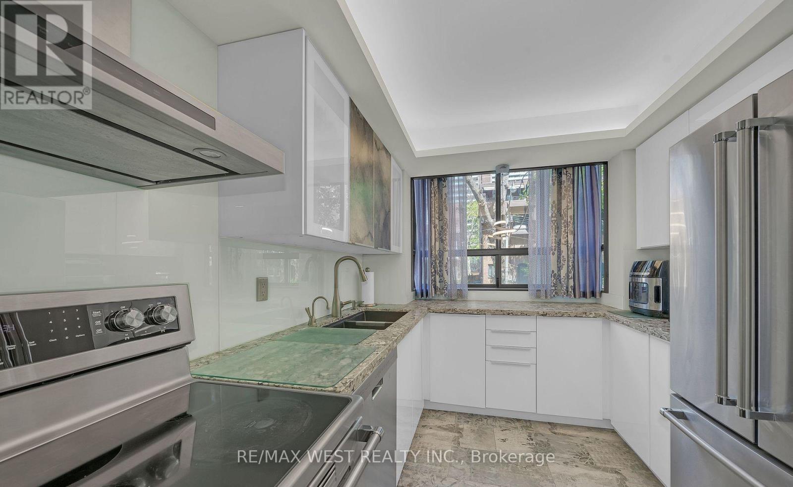 21 Dundonald Street, Toronto, Ontario M4Y 1K3 - Photo 7 - C13628142