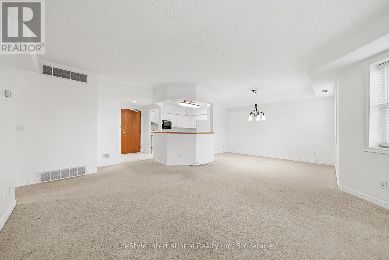 205 - 208 Silvercreek Parkway N, Guelph, Ontario  N1H 8H2 - Photo 3 - X13628148