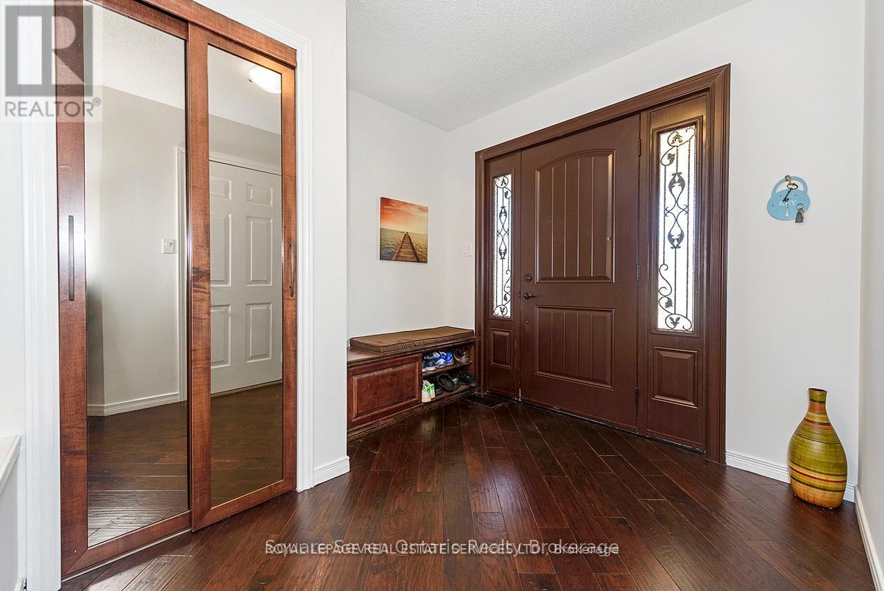 635 Commonwealth Crescent, Kitchener, Ontario  N2E 4J9 - Photo 3 - X13520968
