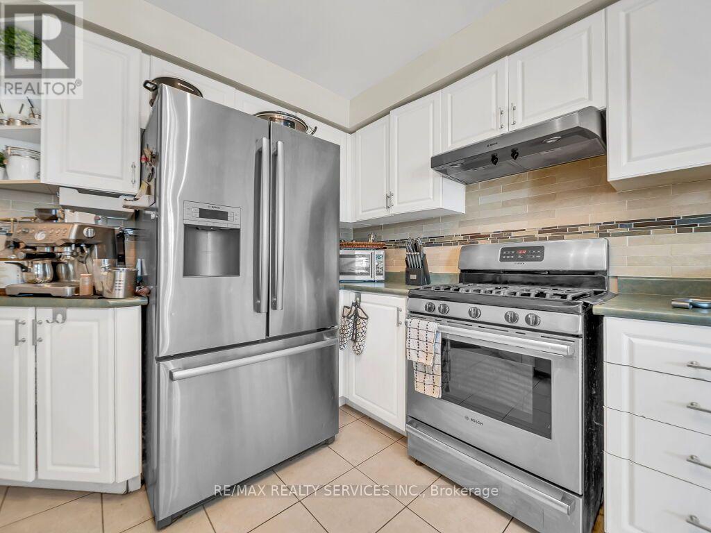 35 Peachleaf Crescent, Brampton, Ontario  L7A 2B4 - Photo 10 - W13626936