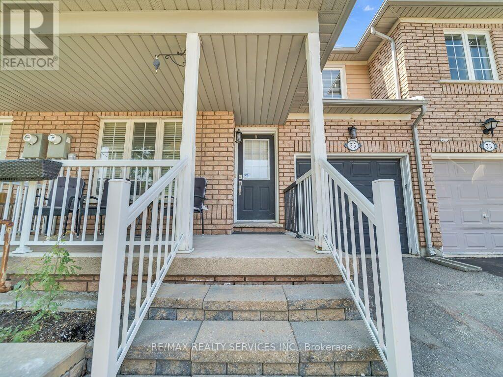35 Peachleaf Crescent, Brampton, Ontario  L7A 2B4 - Photo 3 - W13626936