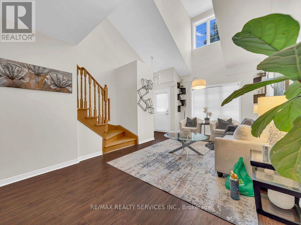 35 Peachleaf Crescent, Brampton, Ontario  L7A 2B4 - Photo 7 - W13626936
