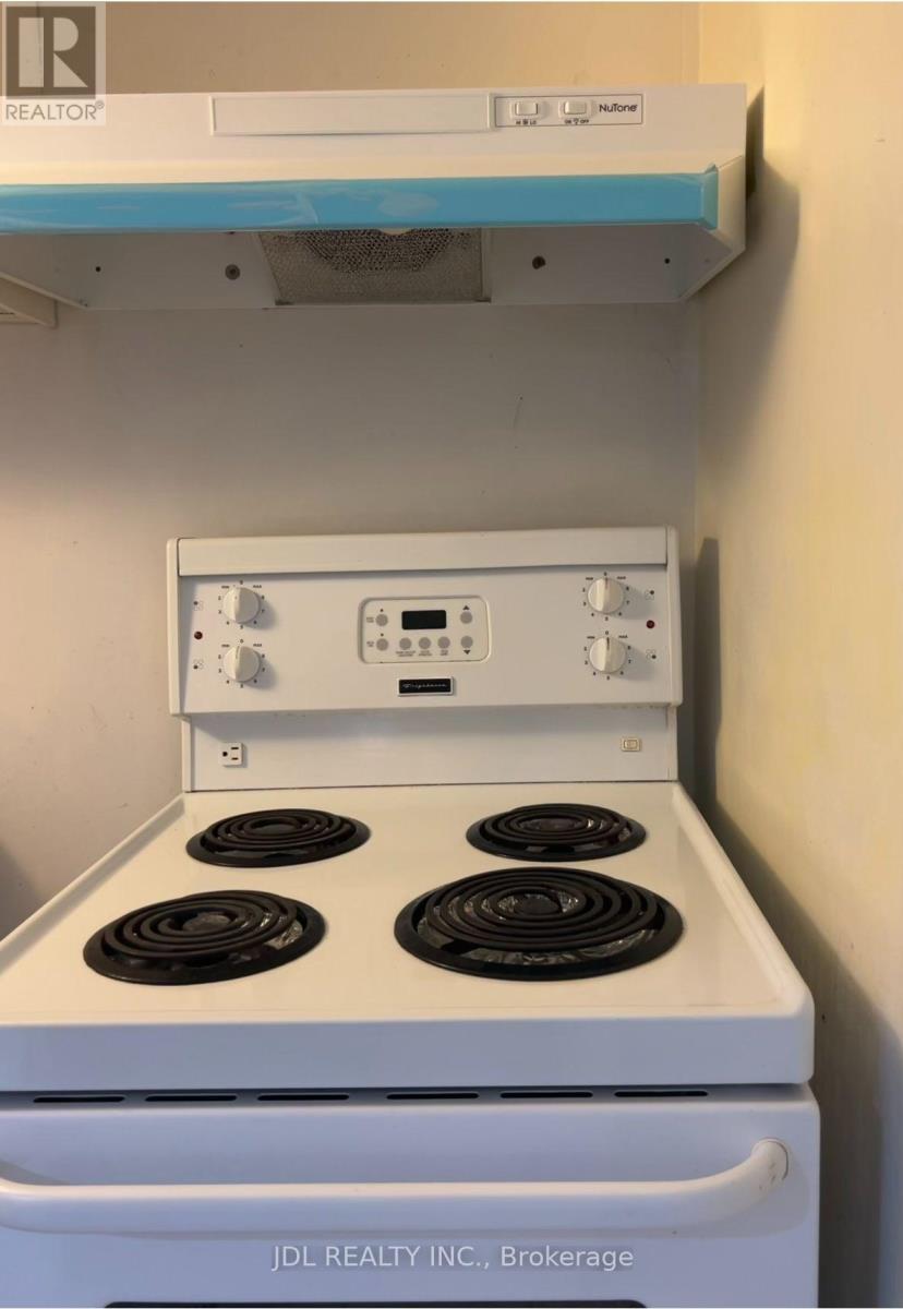 Unit A Bsmt - 23 Pineway Blvd Boulevard, Toronto, Ontario  M2H 1A3 - Photo 6 - C13628150