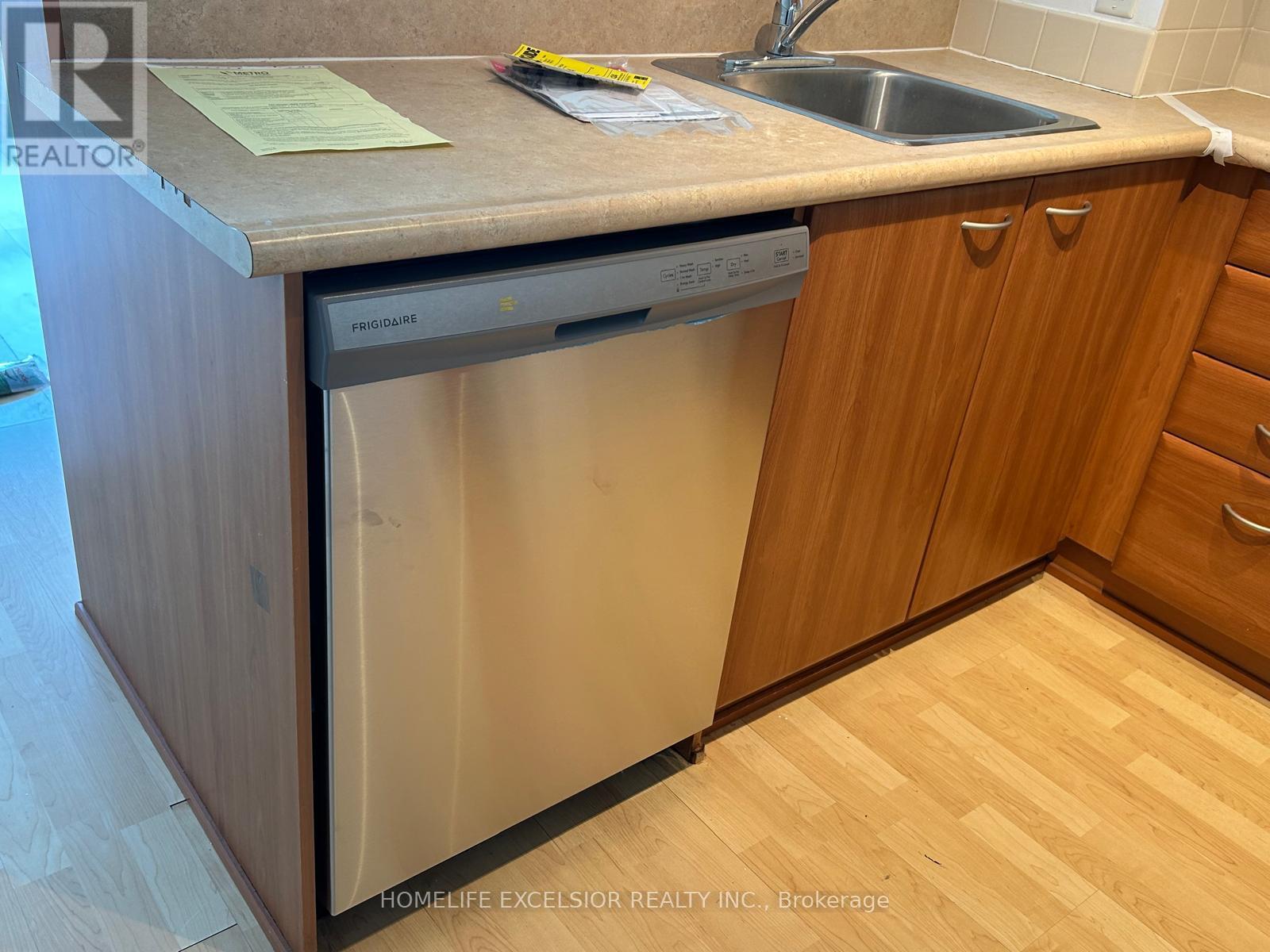 1515 - 36 Lee Centre Drive, Toronto, Ontario  M1H 3J1 - Photo 7 - E13628162