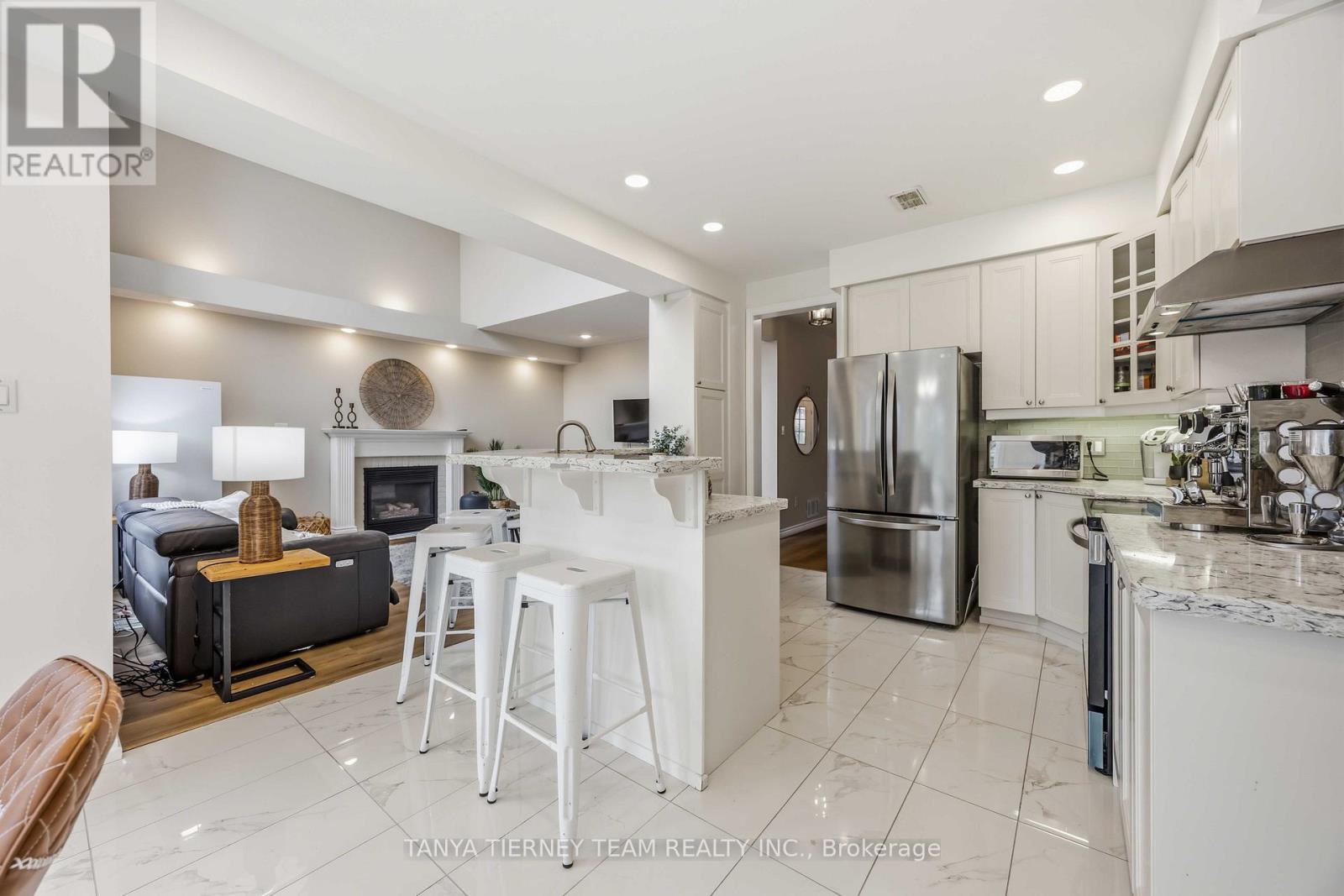 467 Oakwood Drive, Pickering, Ontario  L1W 2M8 - Photo 14 - E13628206